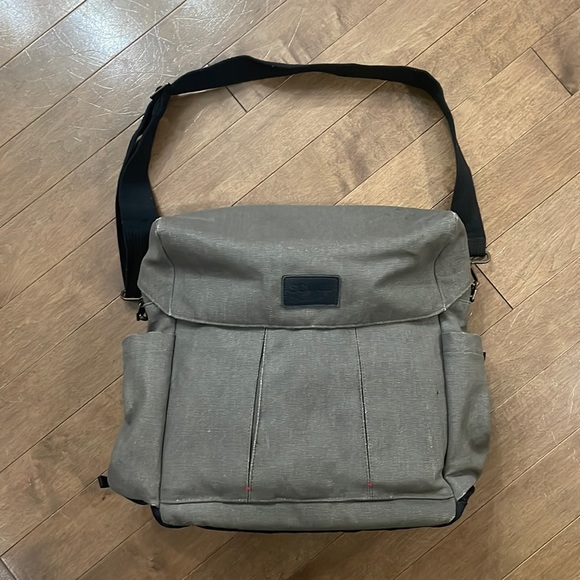 Petunia Pickle Bottom diaper bag - Picture 1 of 10